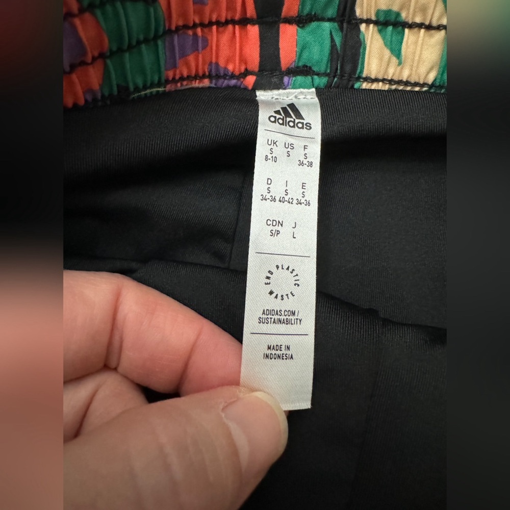 Adidas Sportswear Shorts – Graphic Retro Print - S - Picture 9 of 16